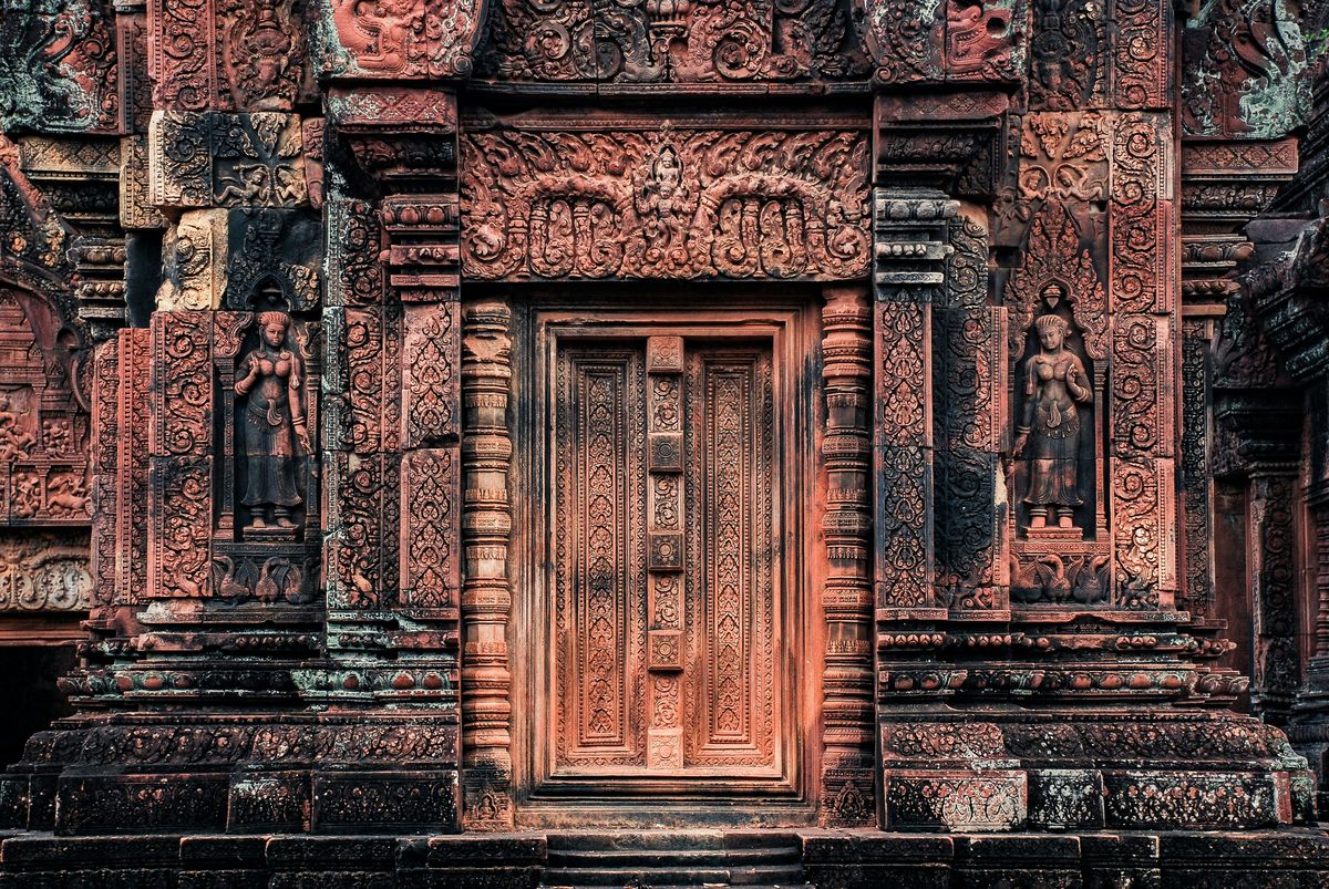 Banteay Srei pink sandstone carvings